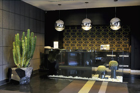 Vernazza Suites Hotel