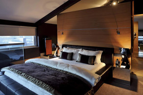 Vernazza Suites Hotel