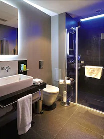 Vernazza Suites Hotel