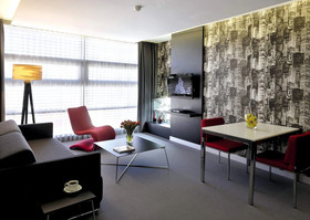 Vernazza Suites Hotel