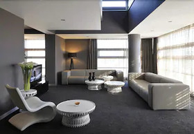 Vernazza Suites Hotel