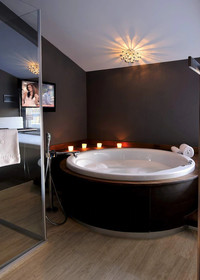 Vernazza Suites Hotel