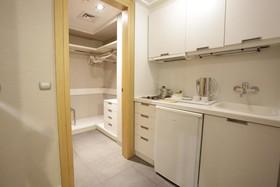 Housez Suites & Apartments