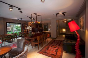 Juliet Rooms & Kitchen