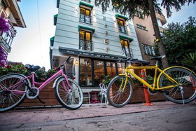 Juliet Rooms & Kitchen