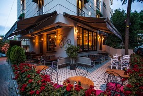 Juliet Rooms & Kitchen