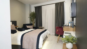 La Vita Suites