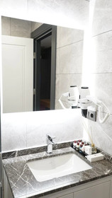 La Vita Suites