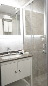 La Vita Suites
