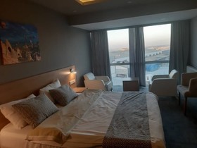 Lily Airport Otel