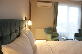 Loss Hotel