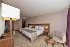 Land Park Hotel