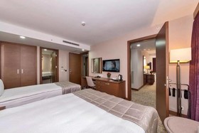 Land Park Hotel