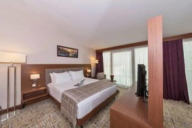 Land Park Hotel