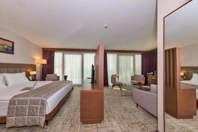 Land Park Hotel