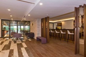 Land Park Hotel