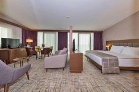 Land Park Hotel