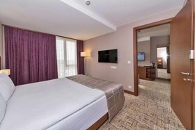 Land Park Hotel