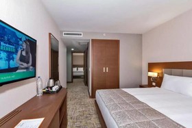 Land Park Hotel