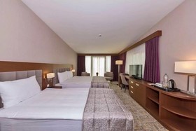 Land Park Hotel
