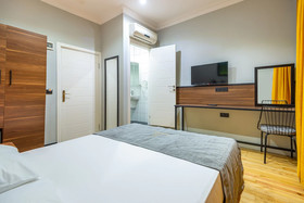 Aram Kerasi Rooms