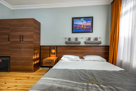 Aram Kerasi Rooms