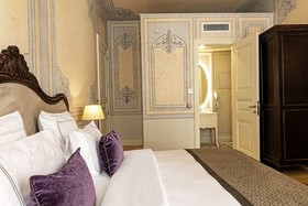 Meroddi Barnathan Hotel