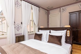 Meroddi Barnathan Hotel