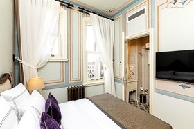 Meroddi Barnathan Hotel