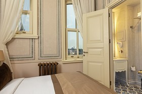 Meroddi Barnathan Hotel