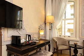 Meroddi Barnathan Hotel