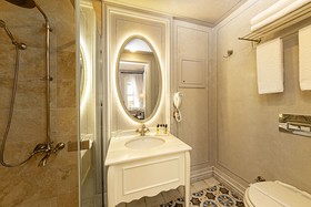 Meroddi Barnathan Hotel