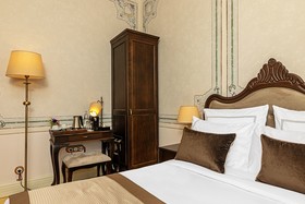 Meroddi Barnathan Hotel