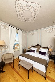 Meroddi Barnathan Hotel