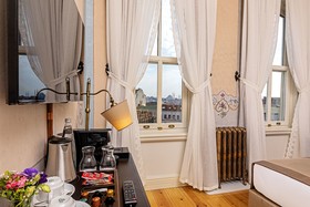 Meroddi Barnathan Hotel