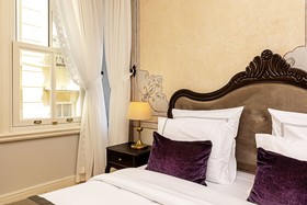 Meroddi Barnathan Hotel