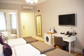 Meroddi Galata Mansion