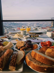 Meroddi La Porta Hotel