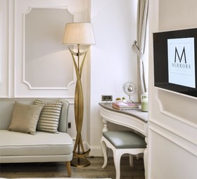 Mirrors Hotel
