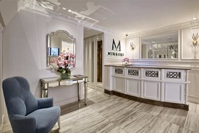 Mirrors Hotel