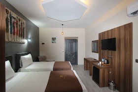 Monezza Hotel