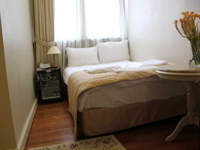 Mono Suites