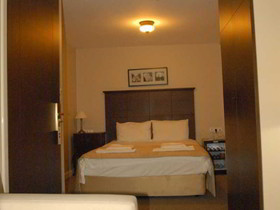 Mono Suites