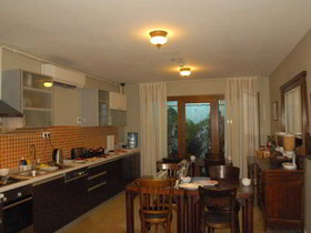 Mono Suites