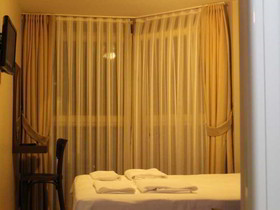 Mono Suites