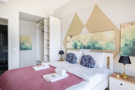 Roya Nova by New Inn