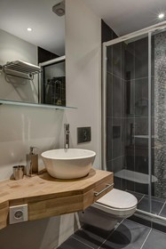 No11 Hotel & Apartments