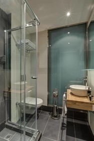 No11 Hotel & Apartments