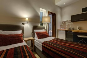 No11 Hotel & Apartments