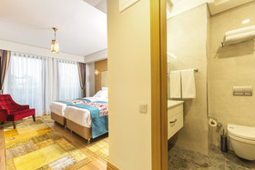 Obelisk Hotel & Suites